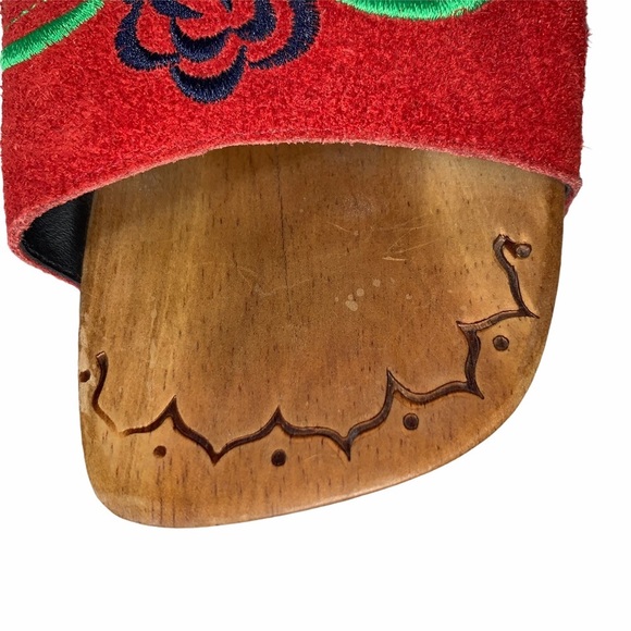 Unique 100% wood soles with suede strap heels red with flower detailing SZ 5.5 - Picture 3 of 8